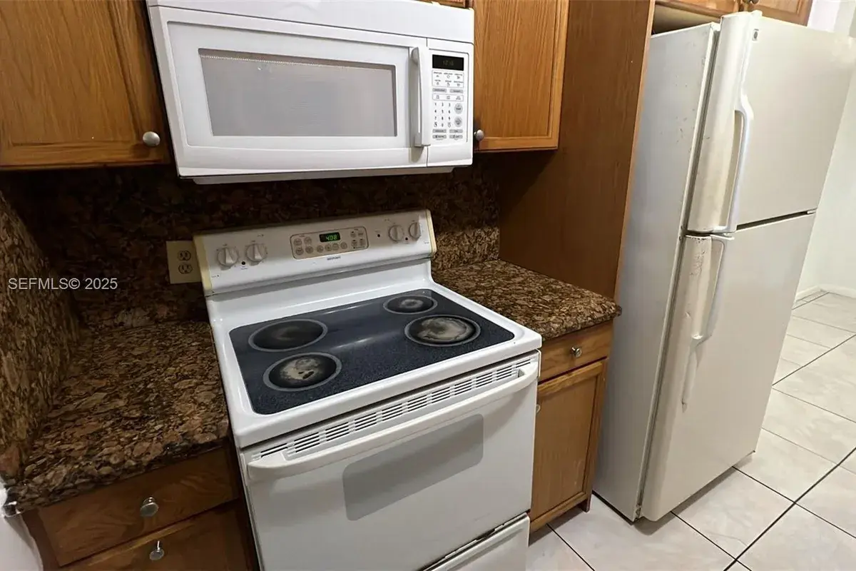 8704 NW 35th St # 208, Coral Springs FL 33065
