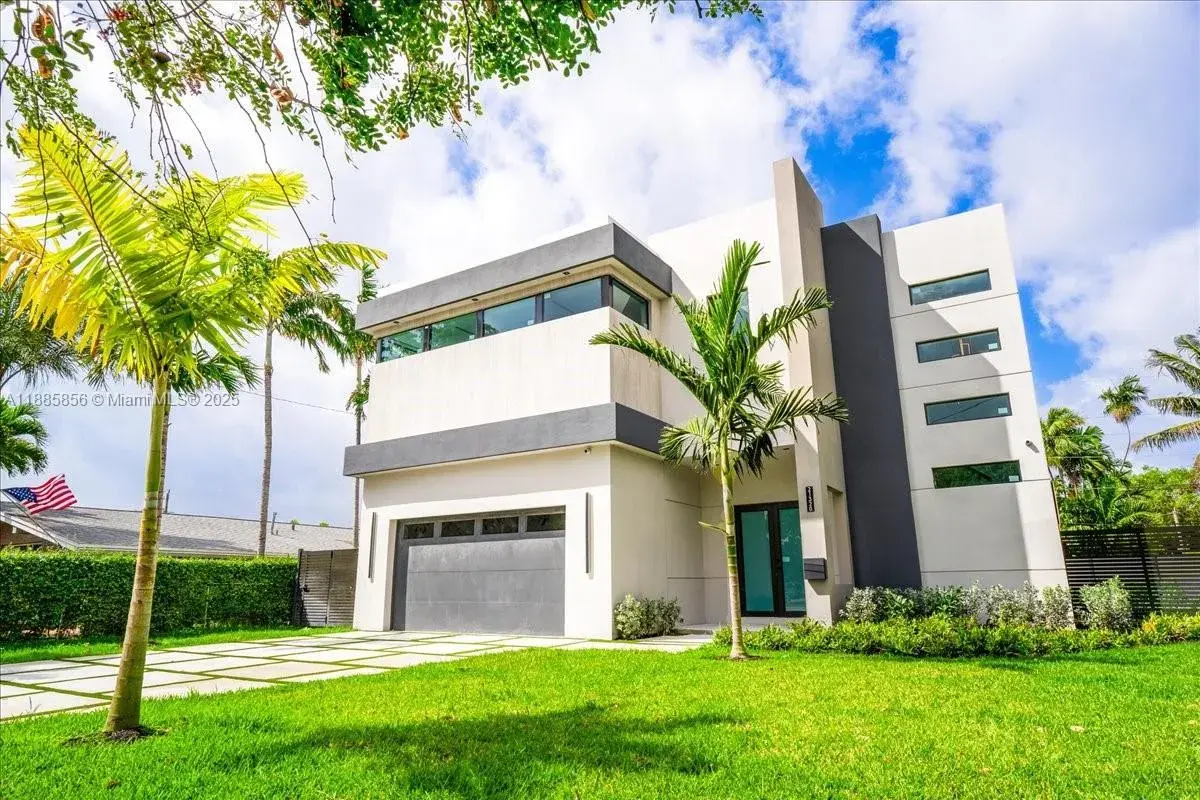 21320 NE 26th Ave, Miami FL 33180
