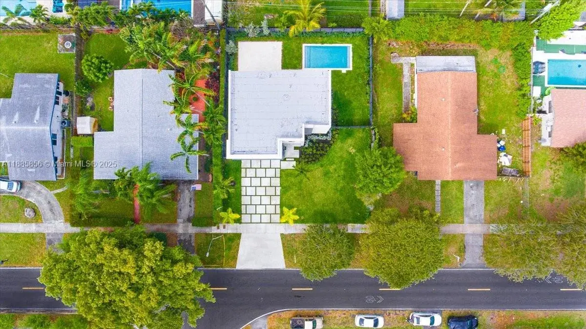 21320 NE 26th Ave, Miami FL 33180