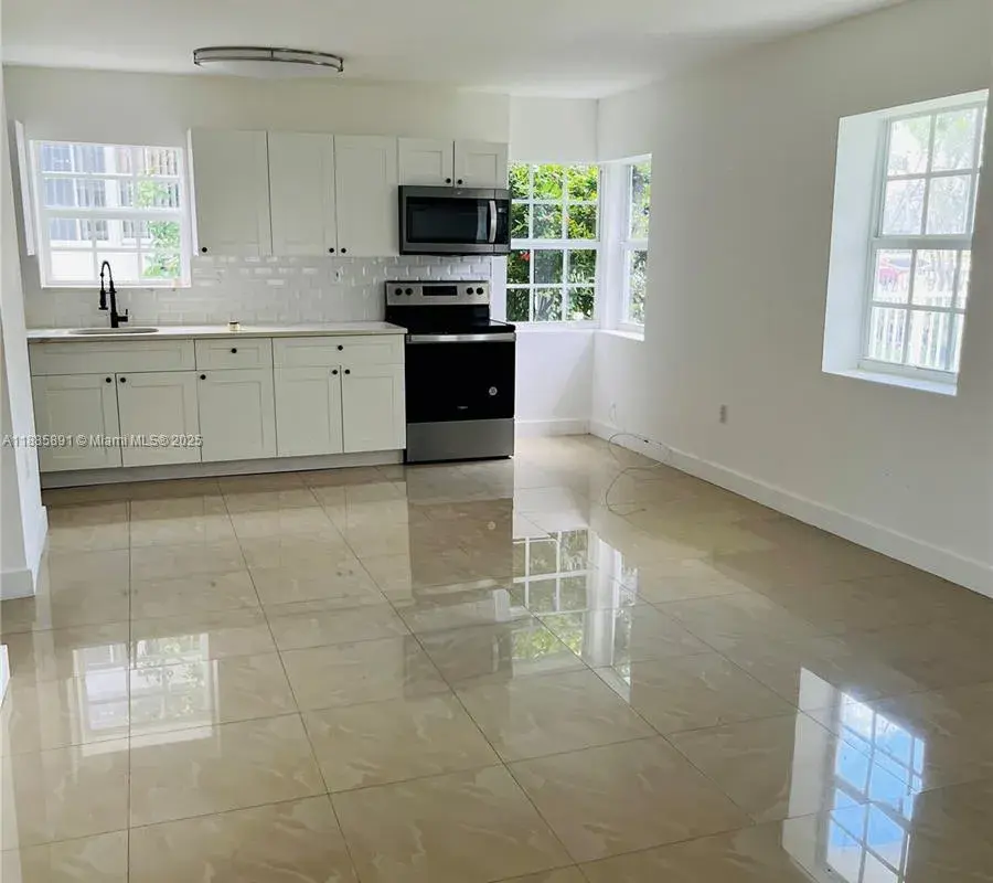 1935 Marseille Dr, Miami Beach FL 33141