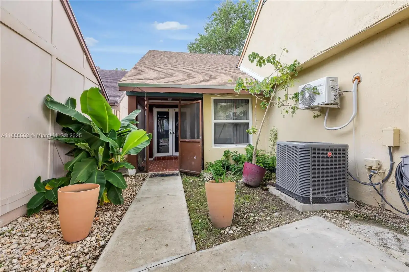 1467 Martin Ct, Homestead FL 33035 photo 2