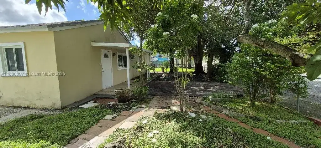 610 E 6th Pl, Hialeah FL 33010 photo 3