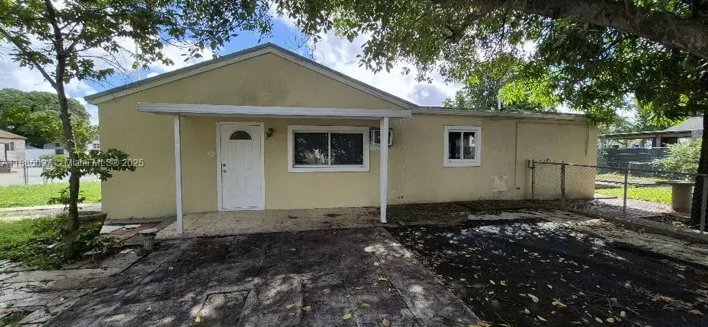 610 E 6th Pl, Hialeah FL 33010 photo 4