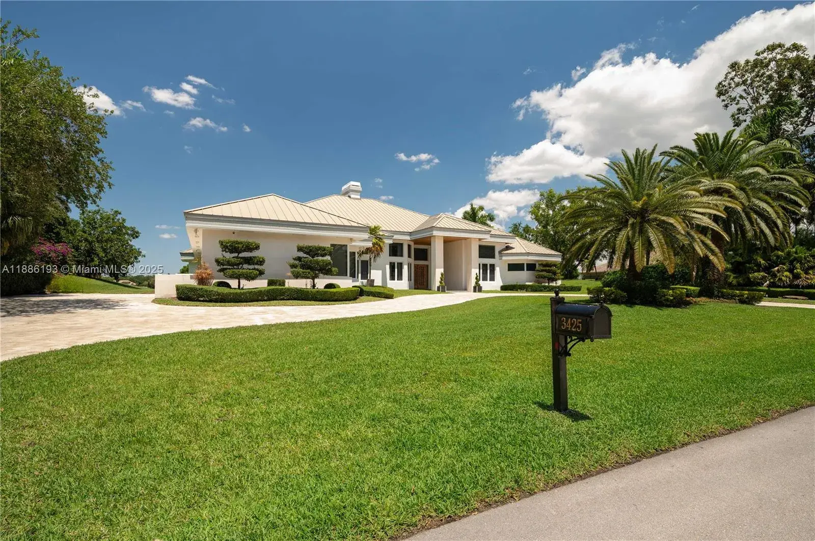 3425 Saddlebrook Ln, Weston FL 33331