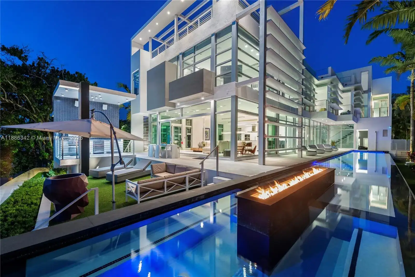 440 S Hibiscus Dr, Miami Beach FL 33139 photo 2