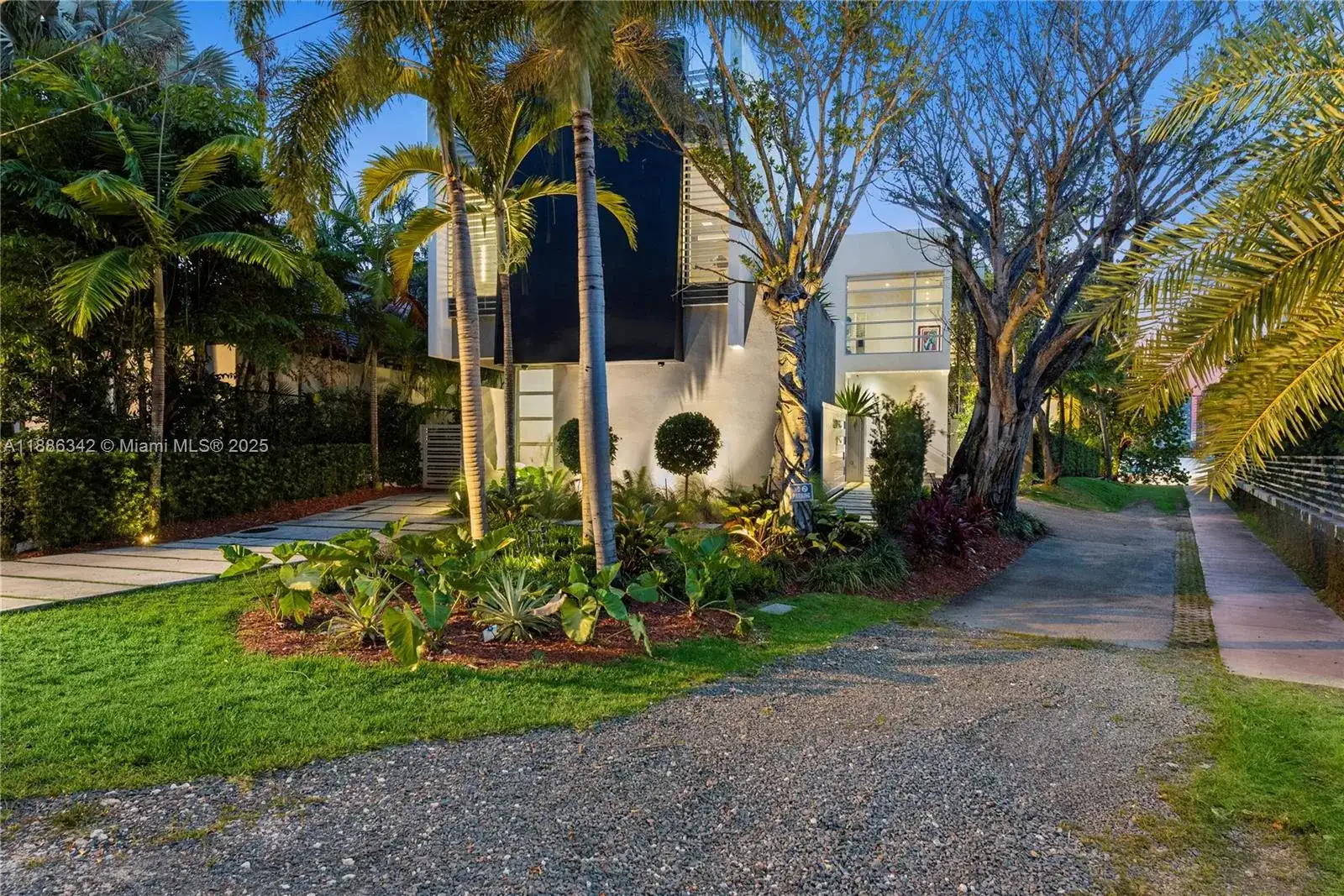 440 S Hibiscus Dr, Miami Beach FL 33139 photo 3
