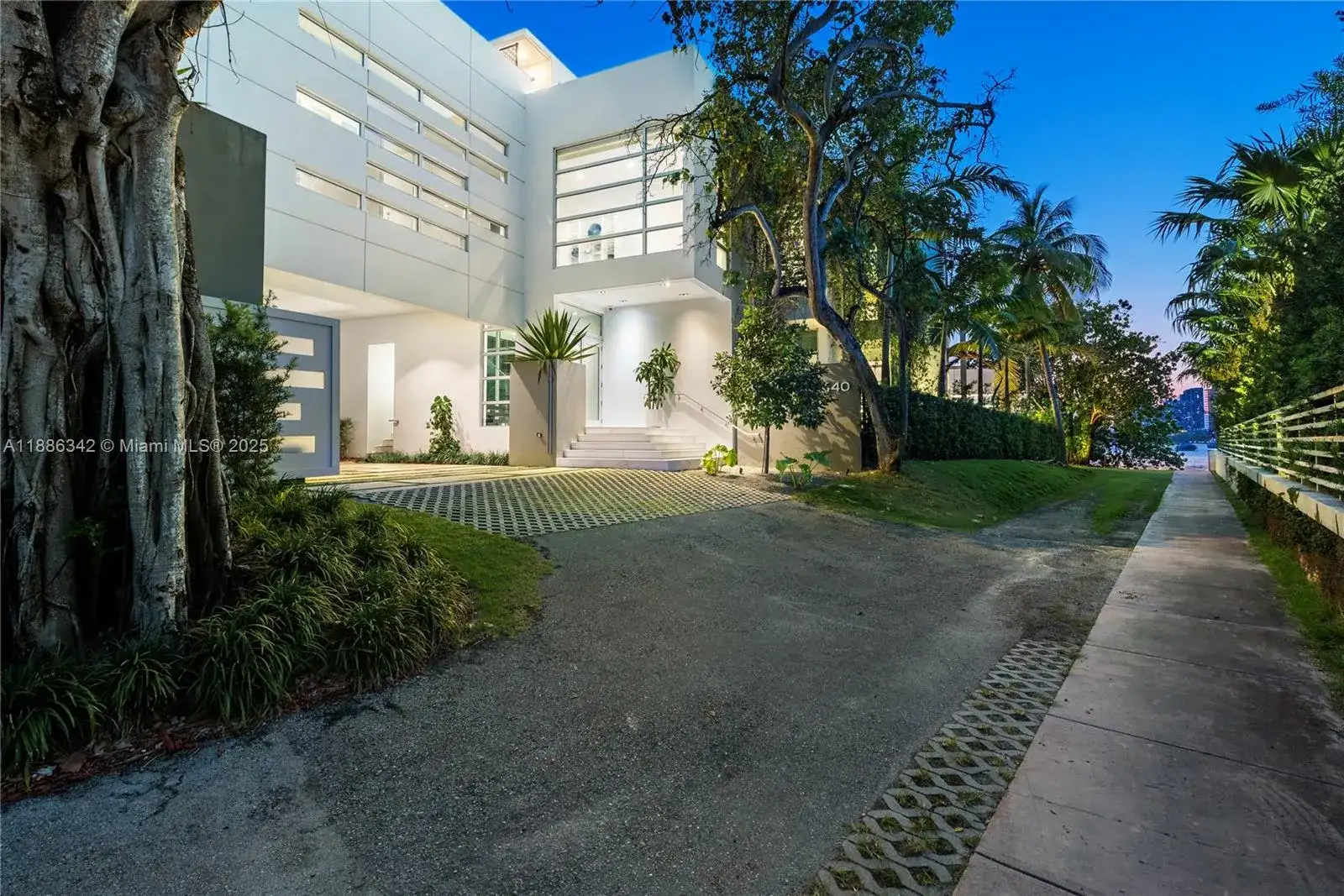 440 S Hibiscus Dr, Miami Beach FL 33139 photo 4