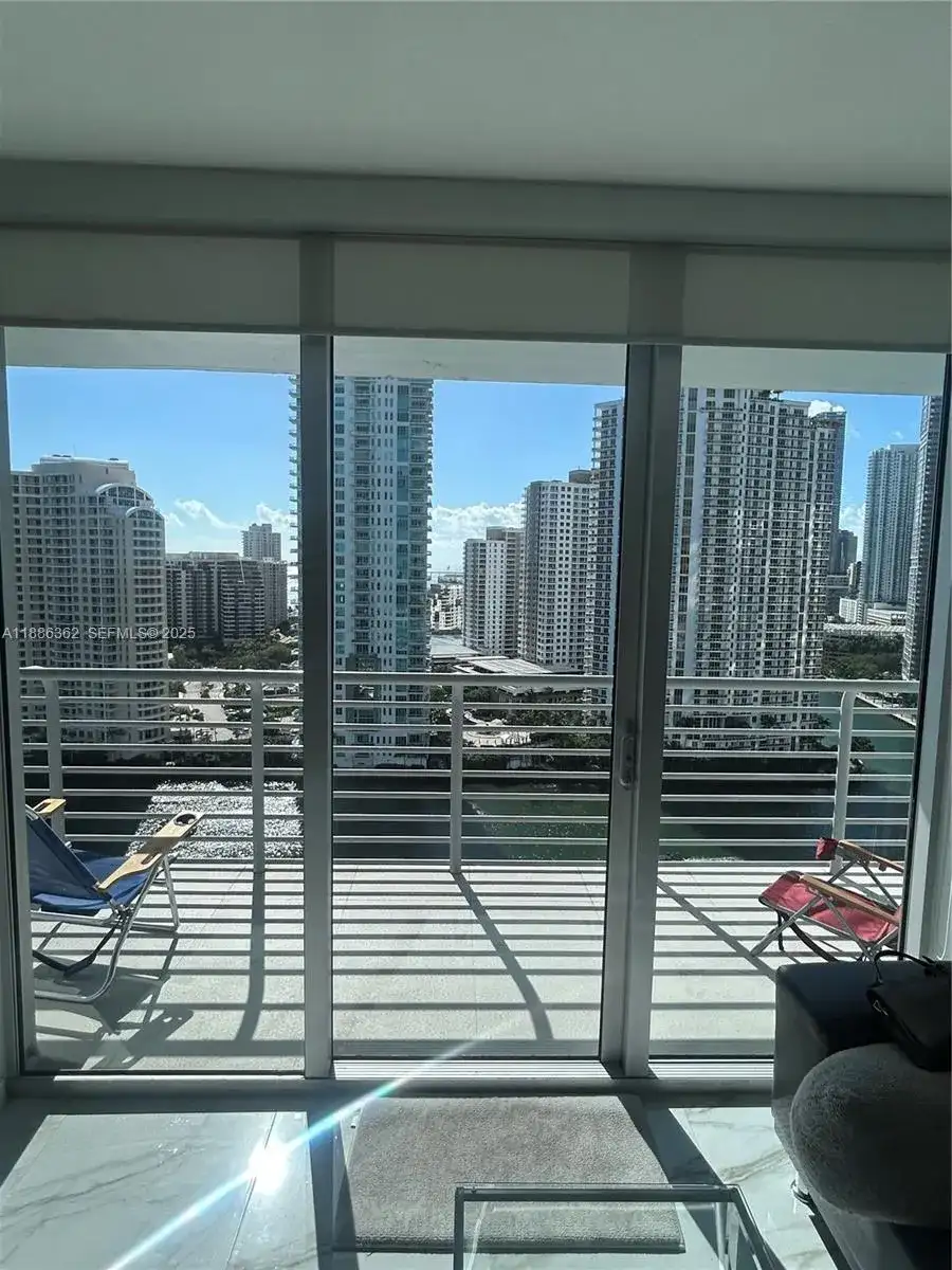 325 S Biscayne Blvd # 2321, Miami FL 33131 photo 2