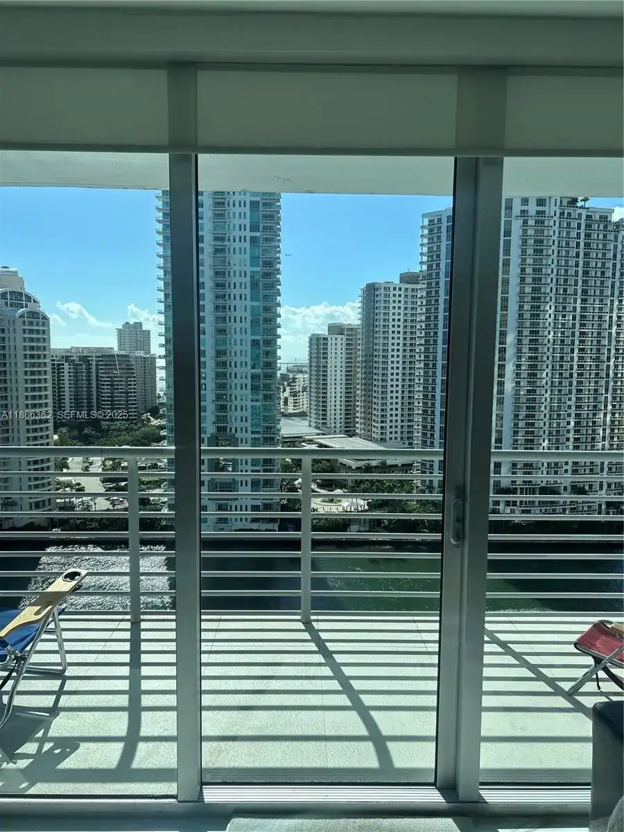 325 S Biscayne Blvd # 2321, Miami FL 33131 photo 3