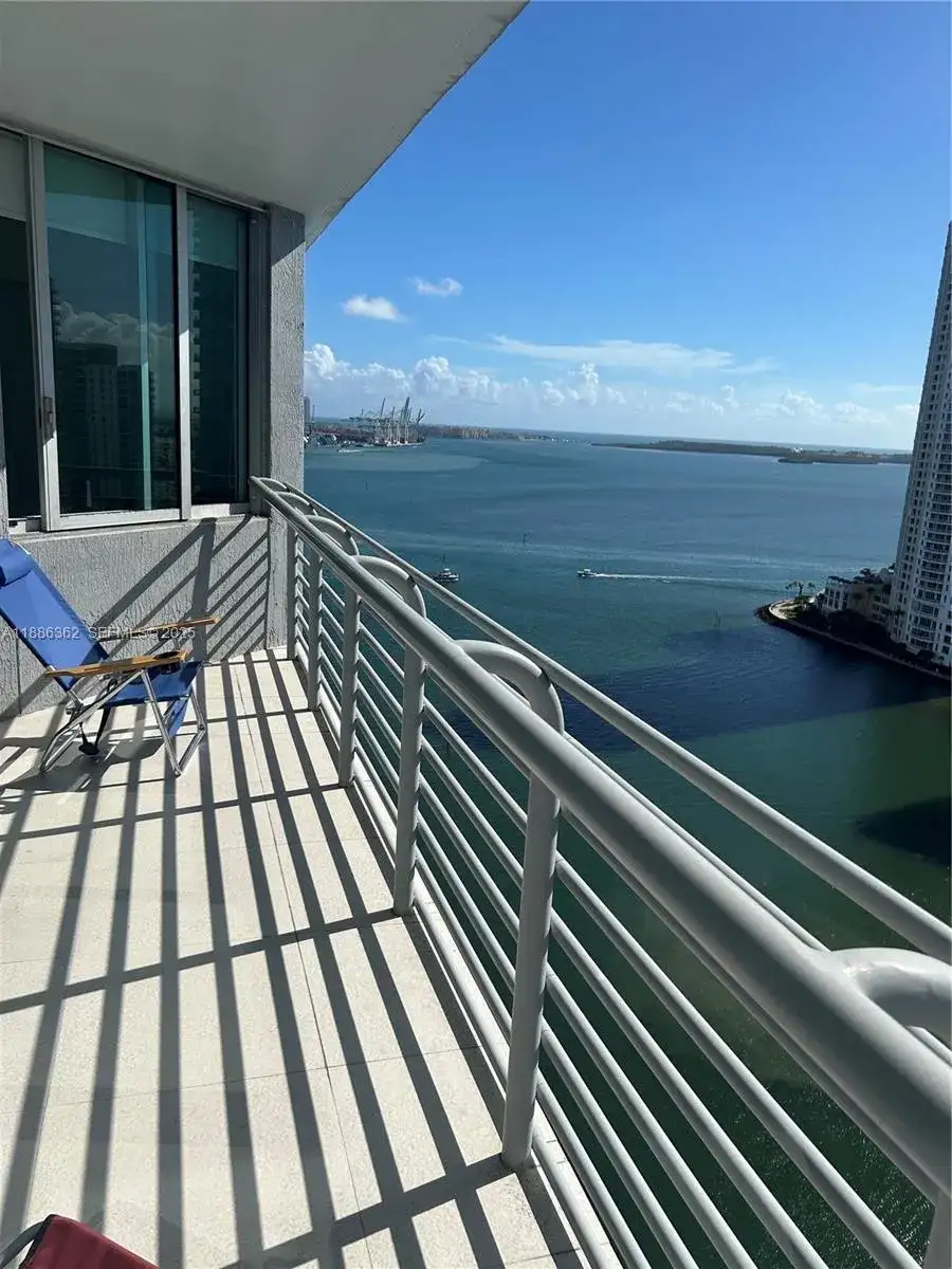 325 S Biscayne Blvd # 2321, Miami FL 33131 photo 4