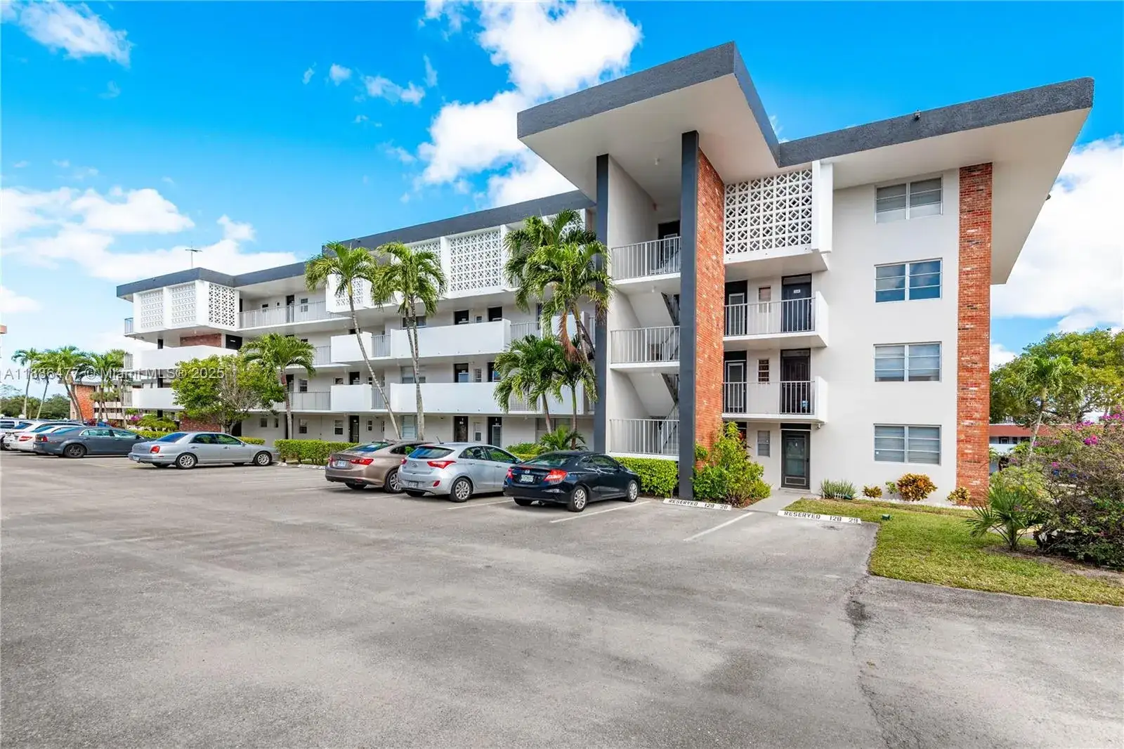 2991 NW 46th Ave # 210, Lauderdale Lakes FL 33313