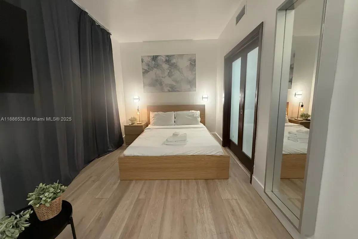 1036 Ocean Dr # B303, Miami Beach FL 33139