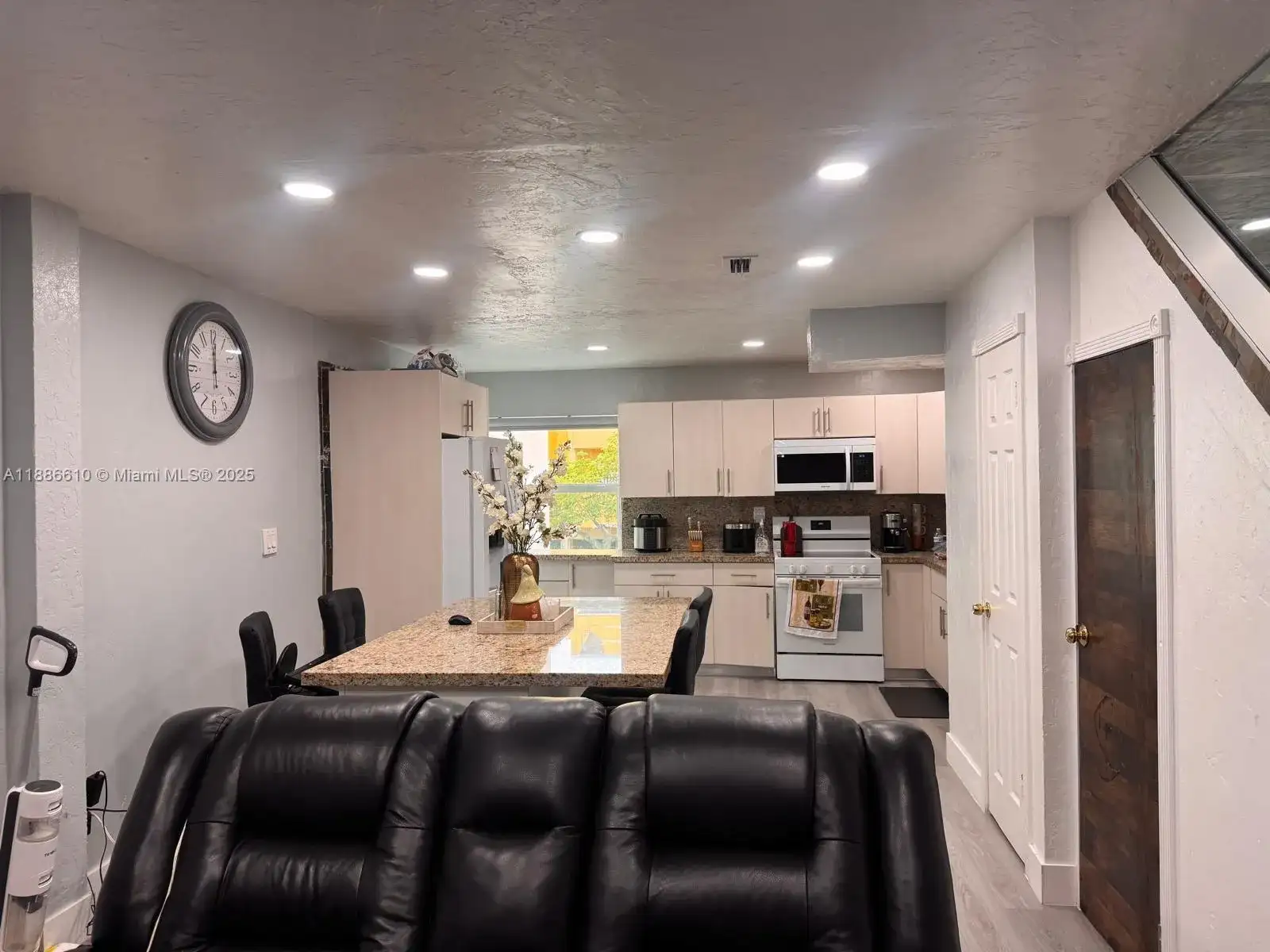 1560 W 46th St # 236, Hialeah FL 33012 photo 2