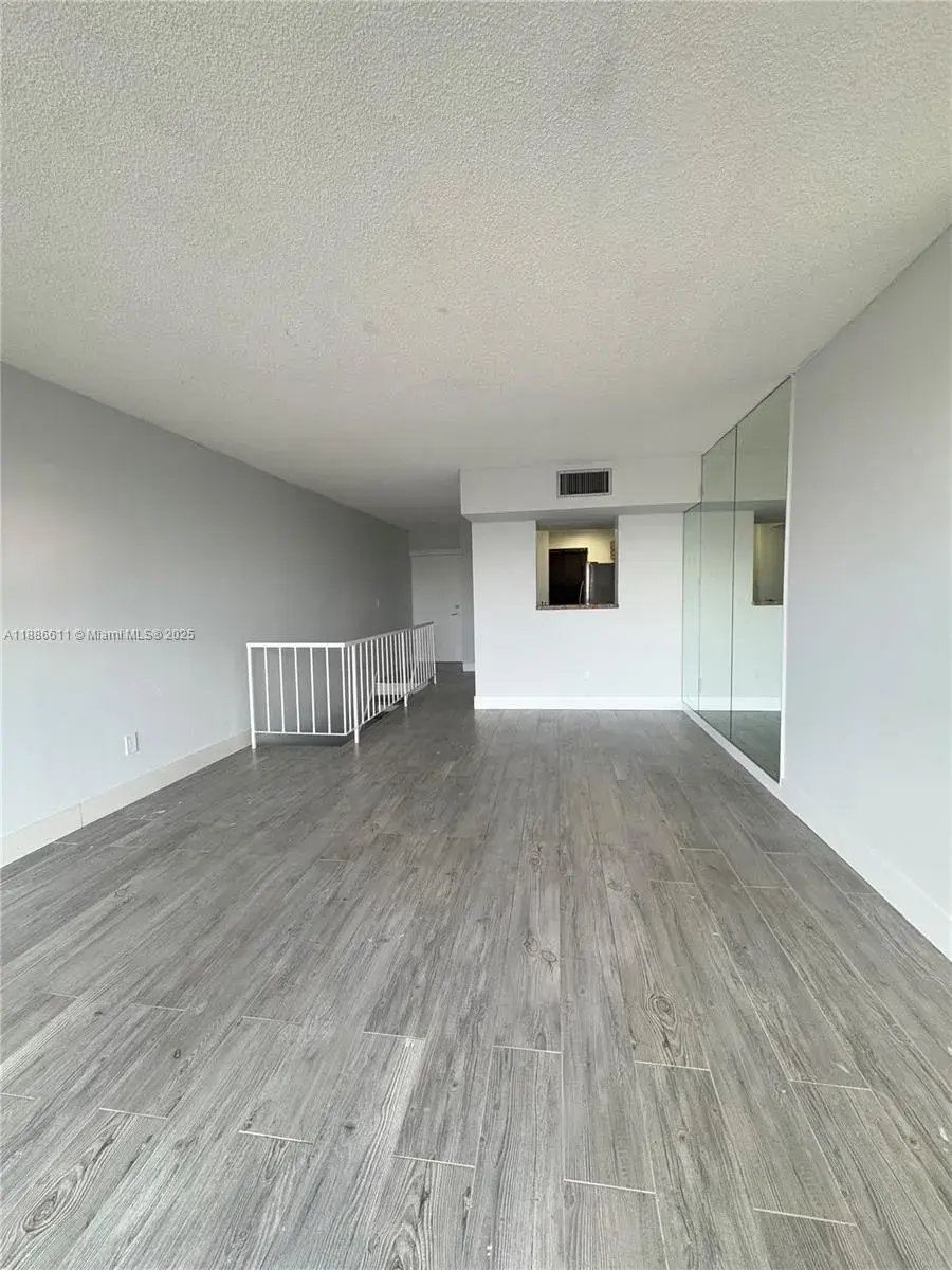 9220 Fontainebleau Blvd # 507, Miami FL 33172