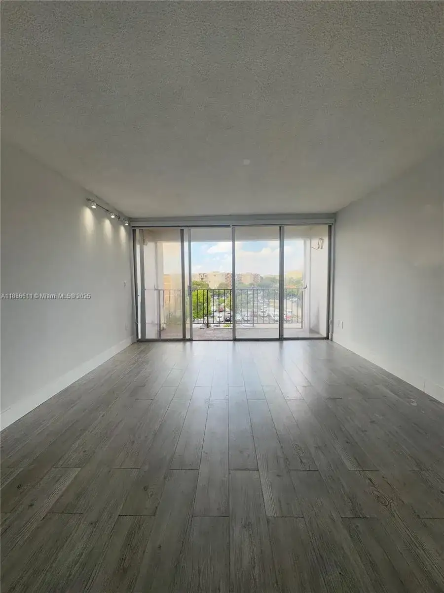 9220 Fontainebleau Blvd # 507, Miami FL 33172 photo 4