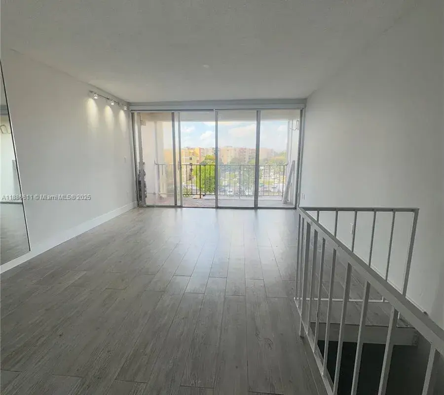 9220 Fontainebleau Blvd # 507, Miami FL 33172