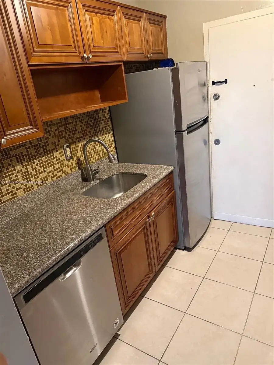 2000 NE 135th St # 403, North Miami FL 33181 photo 3
