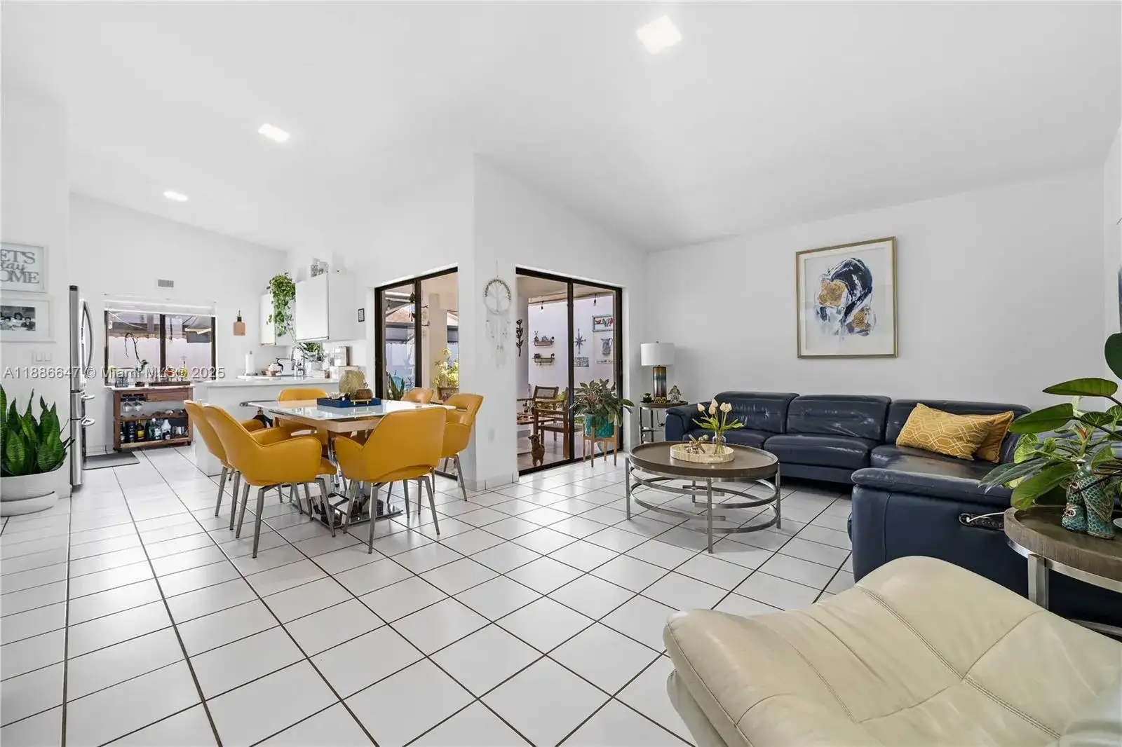 10042 SW 220th St, Cutler Bay FL 33190 photo 2