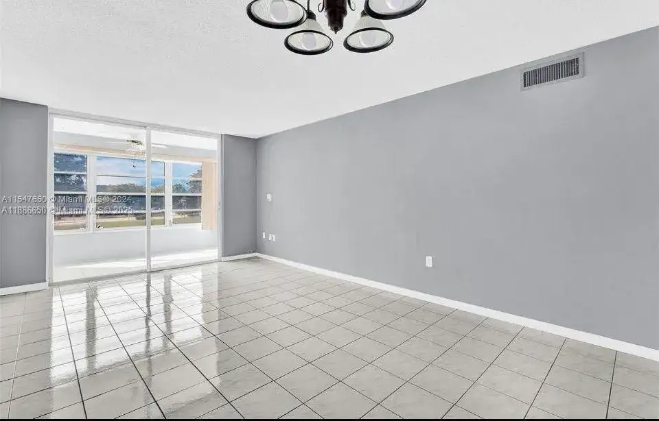 8100 Sunrise Lakes Blvd # 208, Sunrise FL 33322 photo 3
