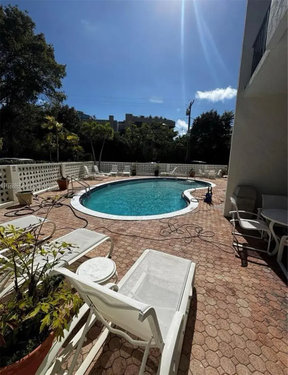 77 Crandon Blvd # 4E, Key Biscayne FL 33149
