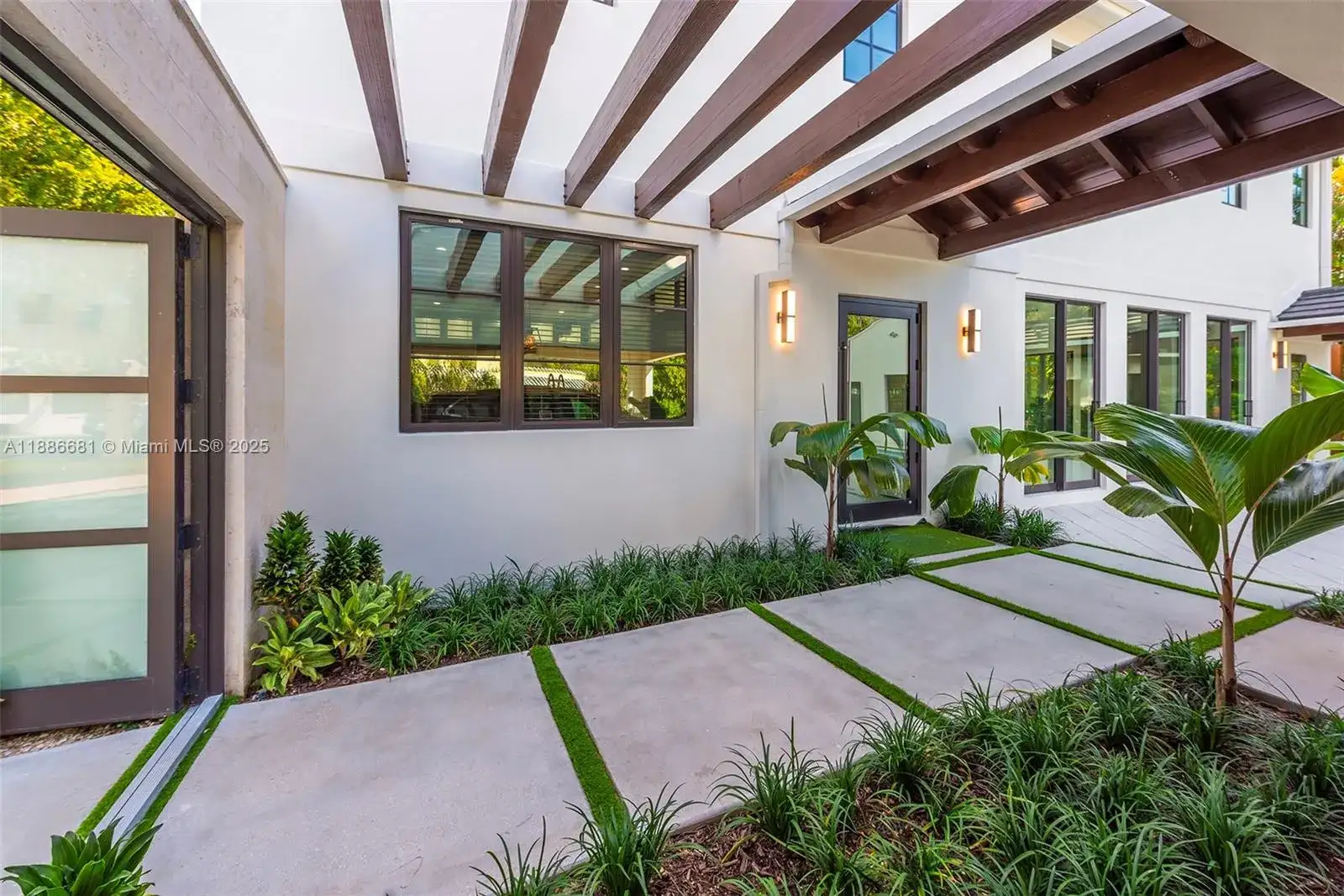 638 Escobar Ave, Coral Gables FL 33134 photo 3