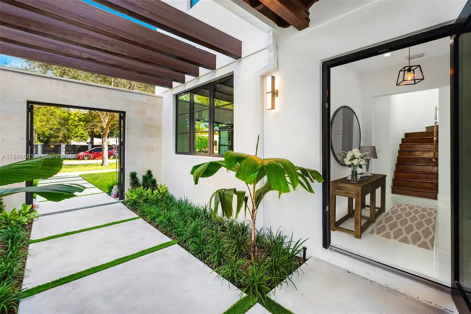 638 Escobar Ave, Coral Gables FL 33134 photo 4