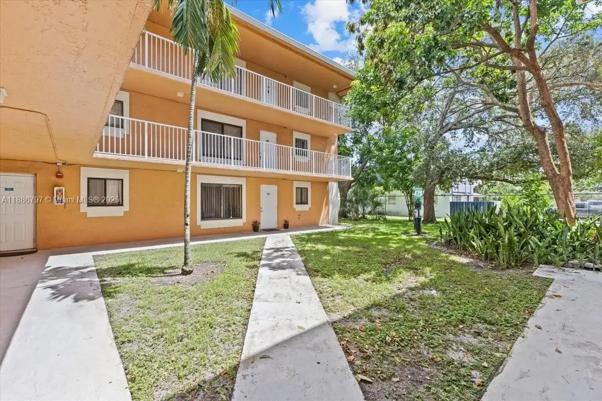 6900 SW 39th St # 208J, Davie FL 33314 photo 2