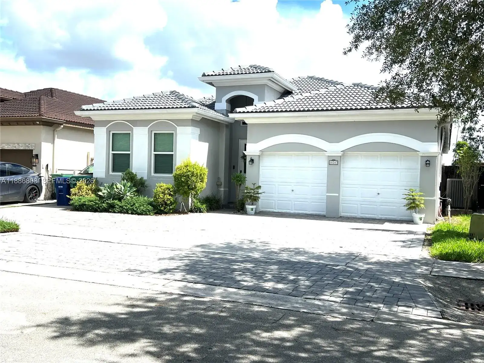 18247 NW 88th Pl, Hialeah FL 33018 photo 2