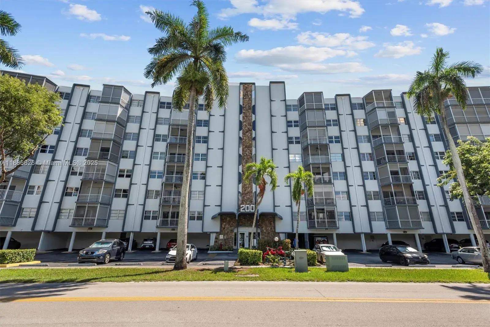 200 Diplomat Pkwy # 825, Hallandale Beach FL 33009