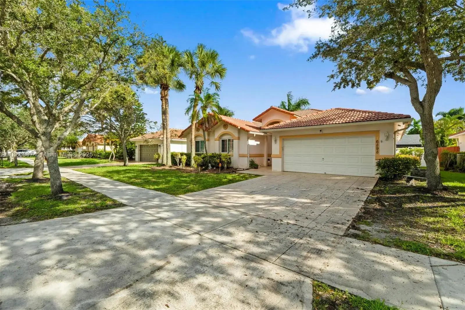 16898 Crestview Ln, Weston FL 33326 photo 2