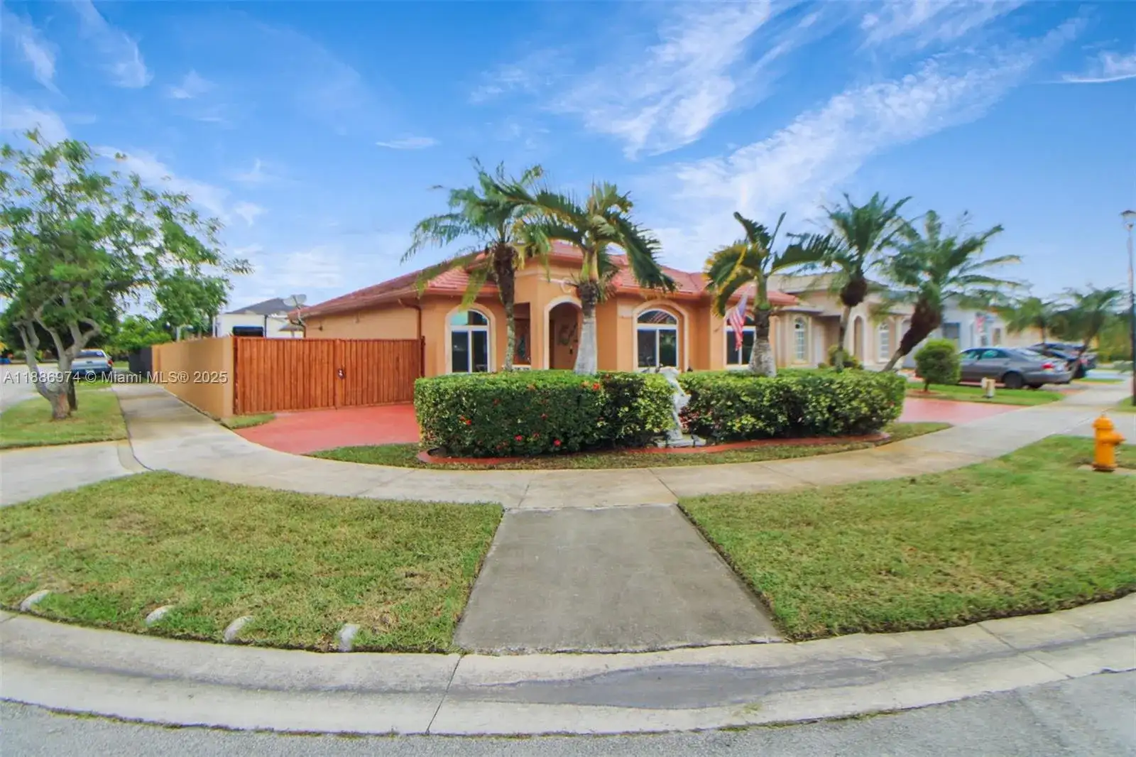 7897 NW 200th Ter, Hialeah FL 33015 photo 2