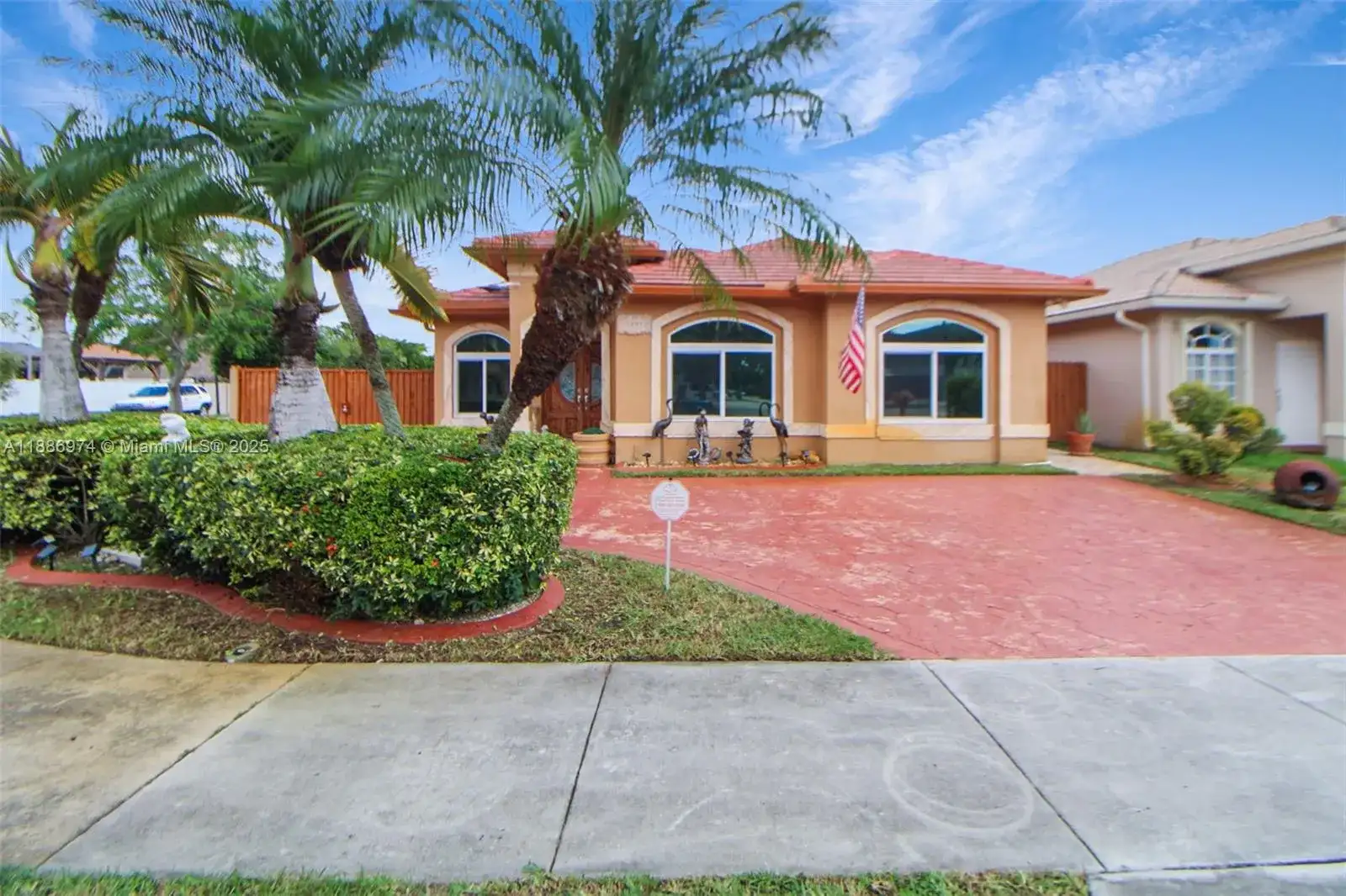 7897 NW 200th Ter, Hialeah FL 33015 photo 3