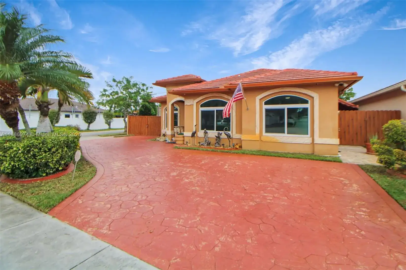 7897 NW 200th Ter, Hialeah FL 33015 photo 4