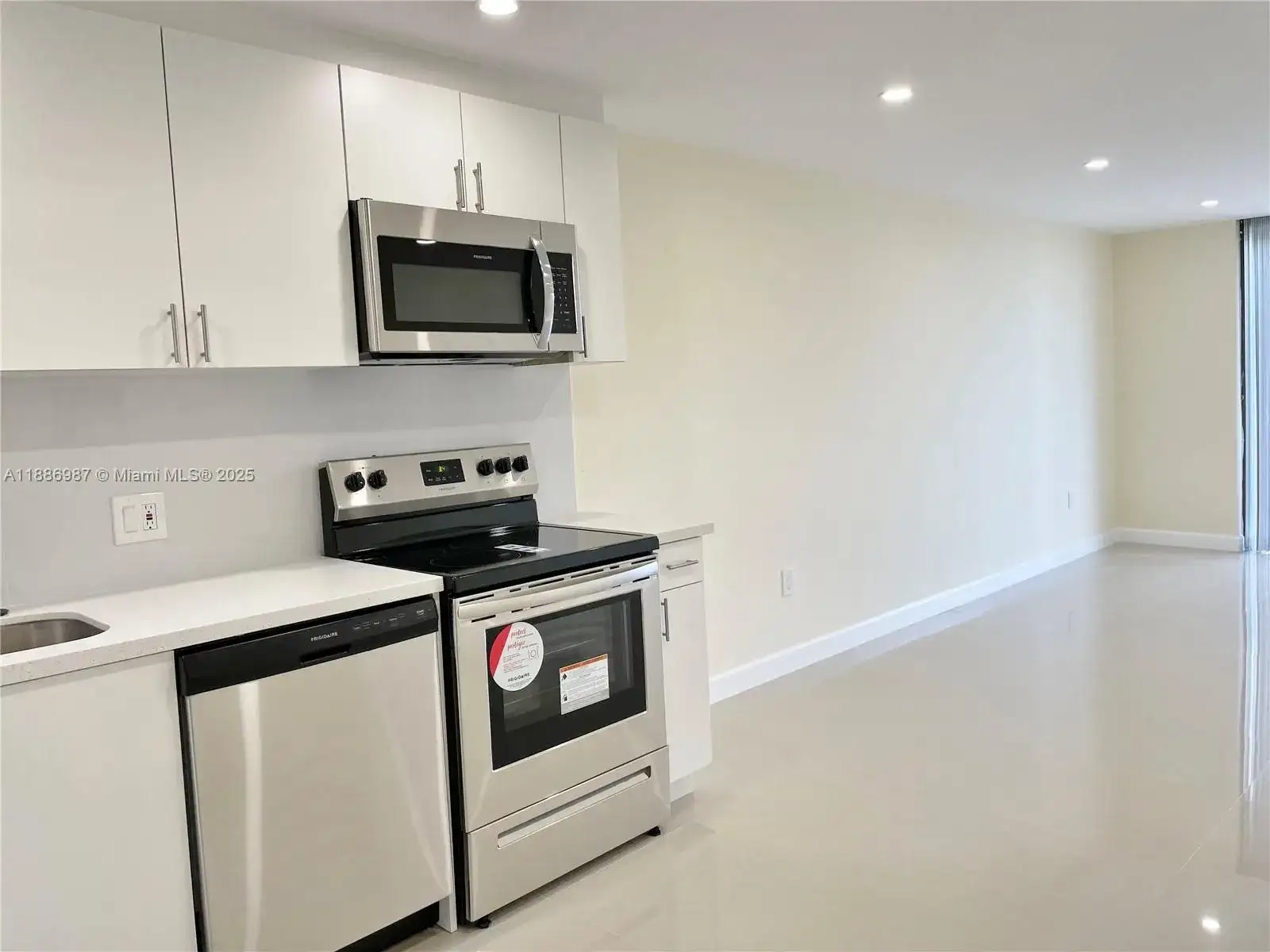 16851 NE 23rd Ave # A207, North Miami Beach FL 33160 photo 4