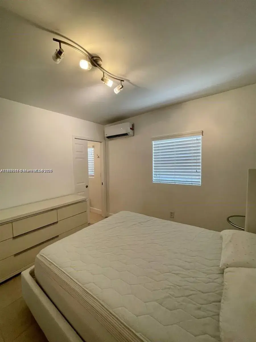 335 Georgia St, Hollywood FL 33019
