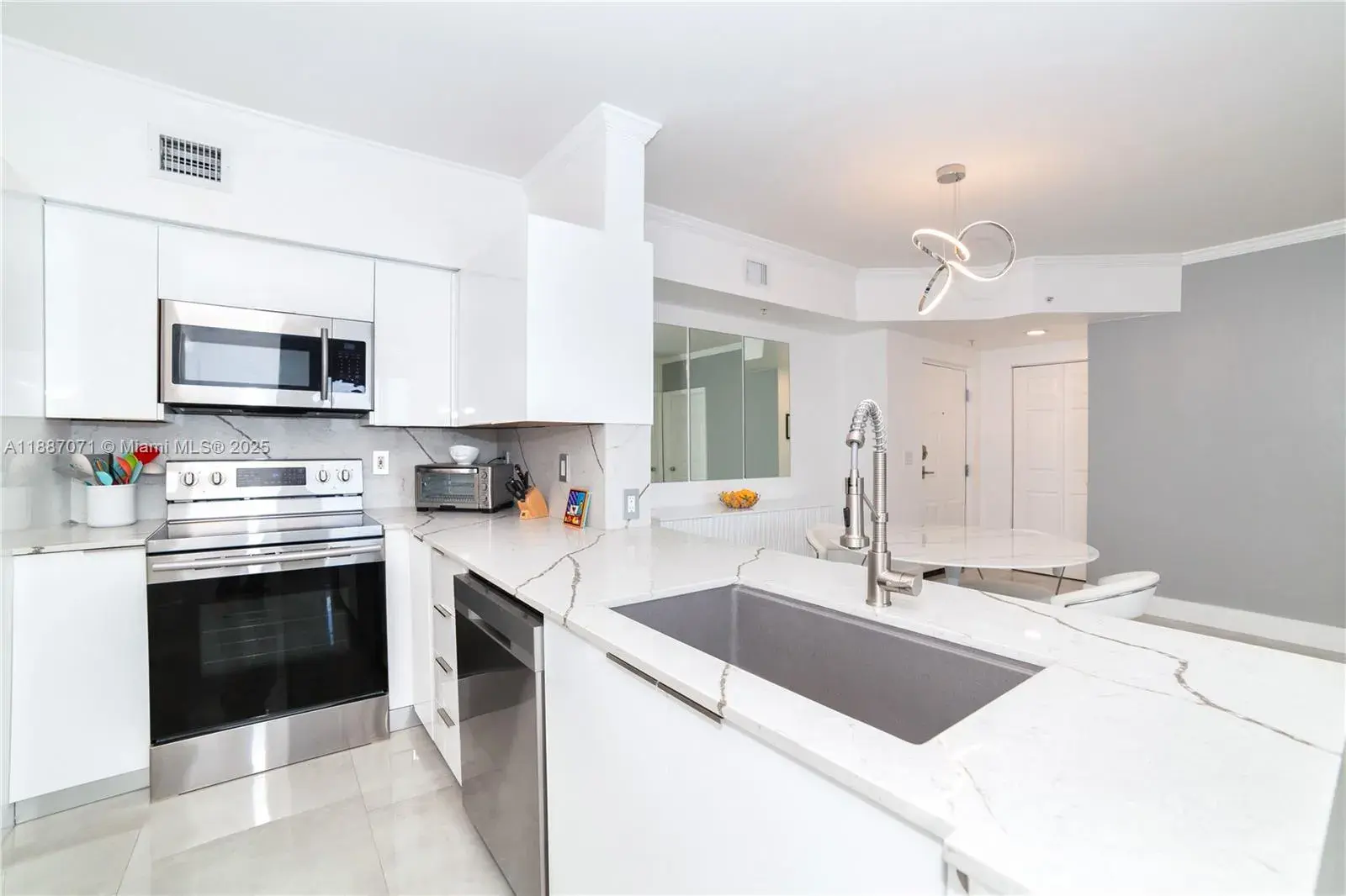 17150 N Bay Rd # 2905, Sunny Isles Beach FL 33160
