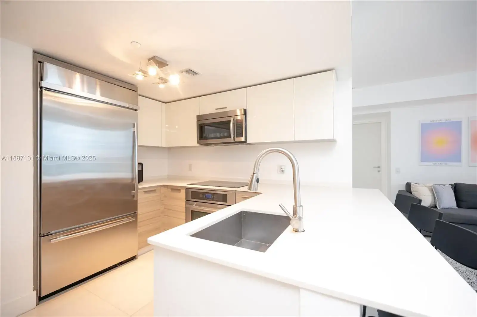 1300 Brickell Bay Dr # 1601, Miami FL 33131 photo 2