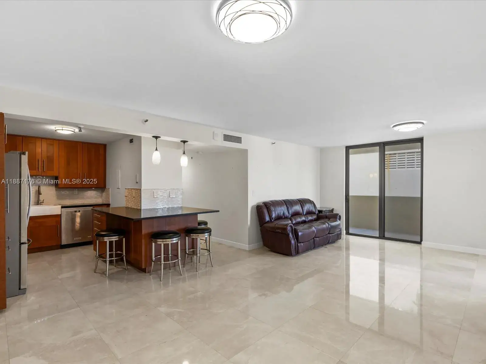 2 bedroom 2 bath Residential for sale at 1623 Collins Ave # 215, Miami Beach FL 33139