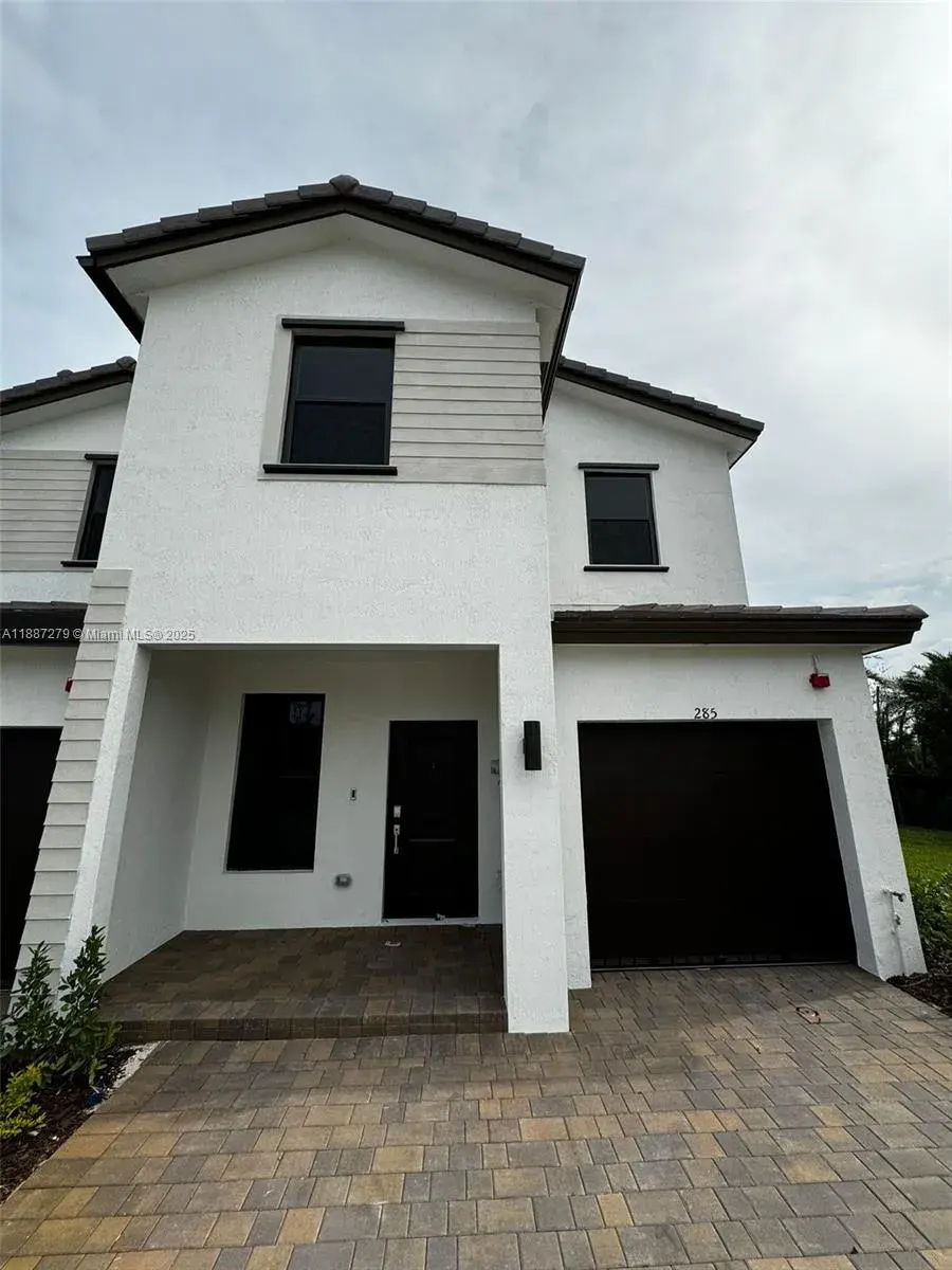 285 SW 159th Ln, Pembroke Pines FL 33027 photo 3