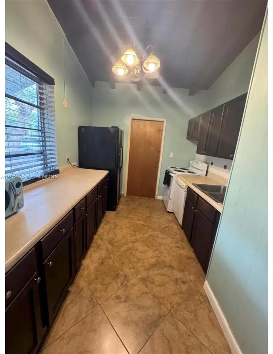 18201 NW 3rd Ave # 1, Miami Gardens FL 33169 photo 2