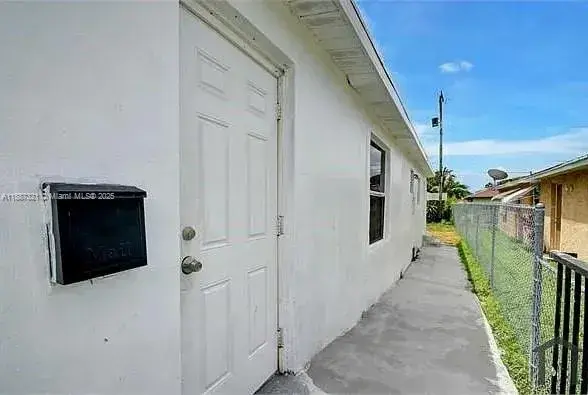 1030 N 18th St, West Palm Beach FL 33407 photo 2