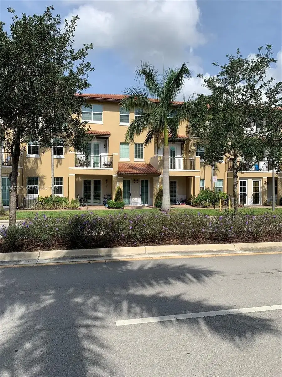 1044 SW 147th Ave # 10105, Pembroke Pines FL 33027 photo 2