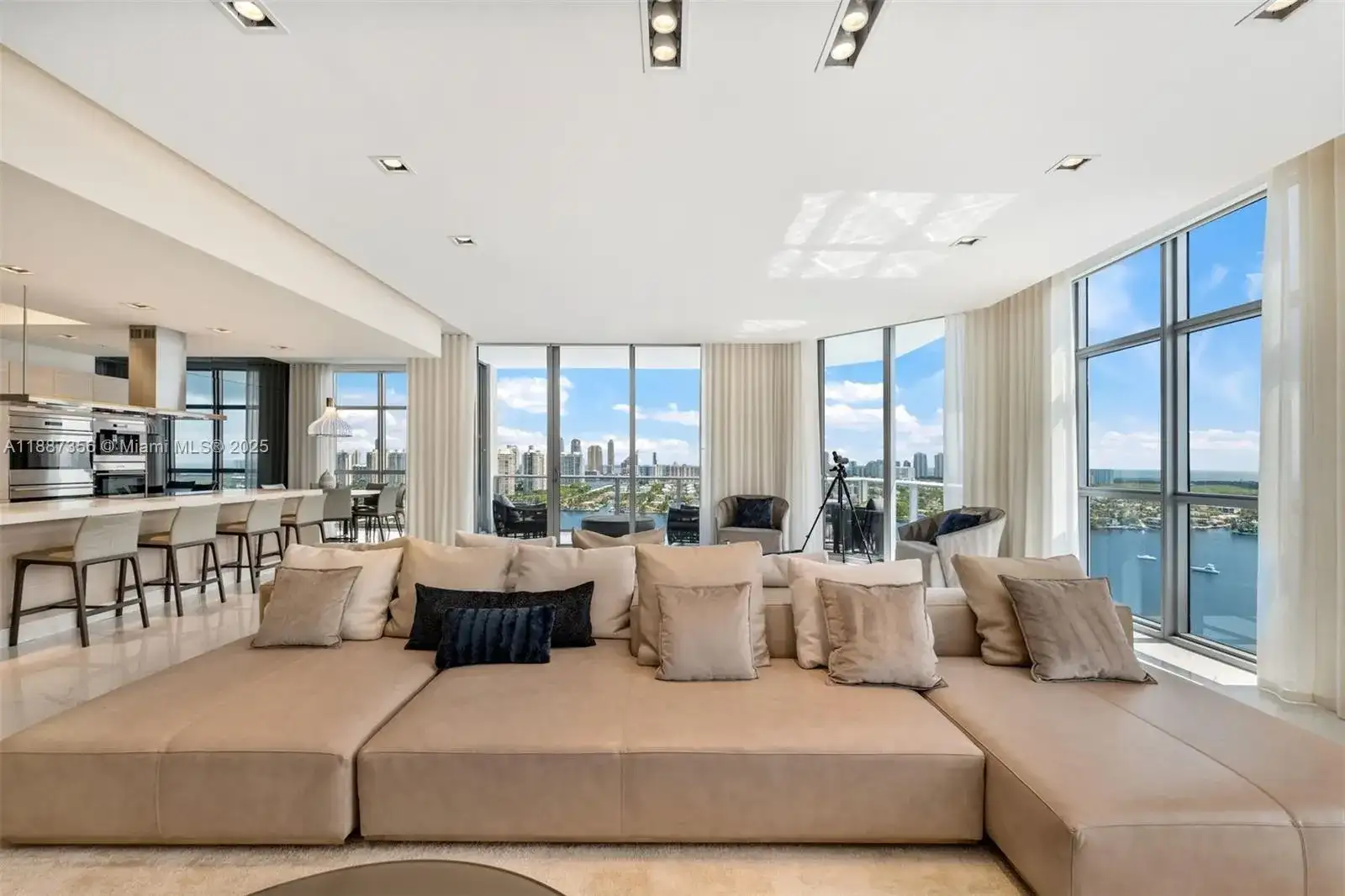 17301 Biscayne Blvd # 7, North Miami Beach FL 33160 photo 3