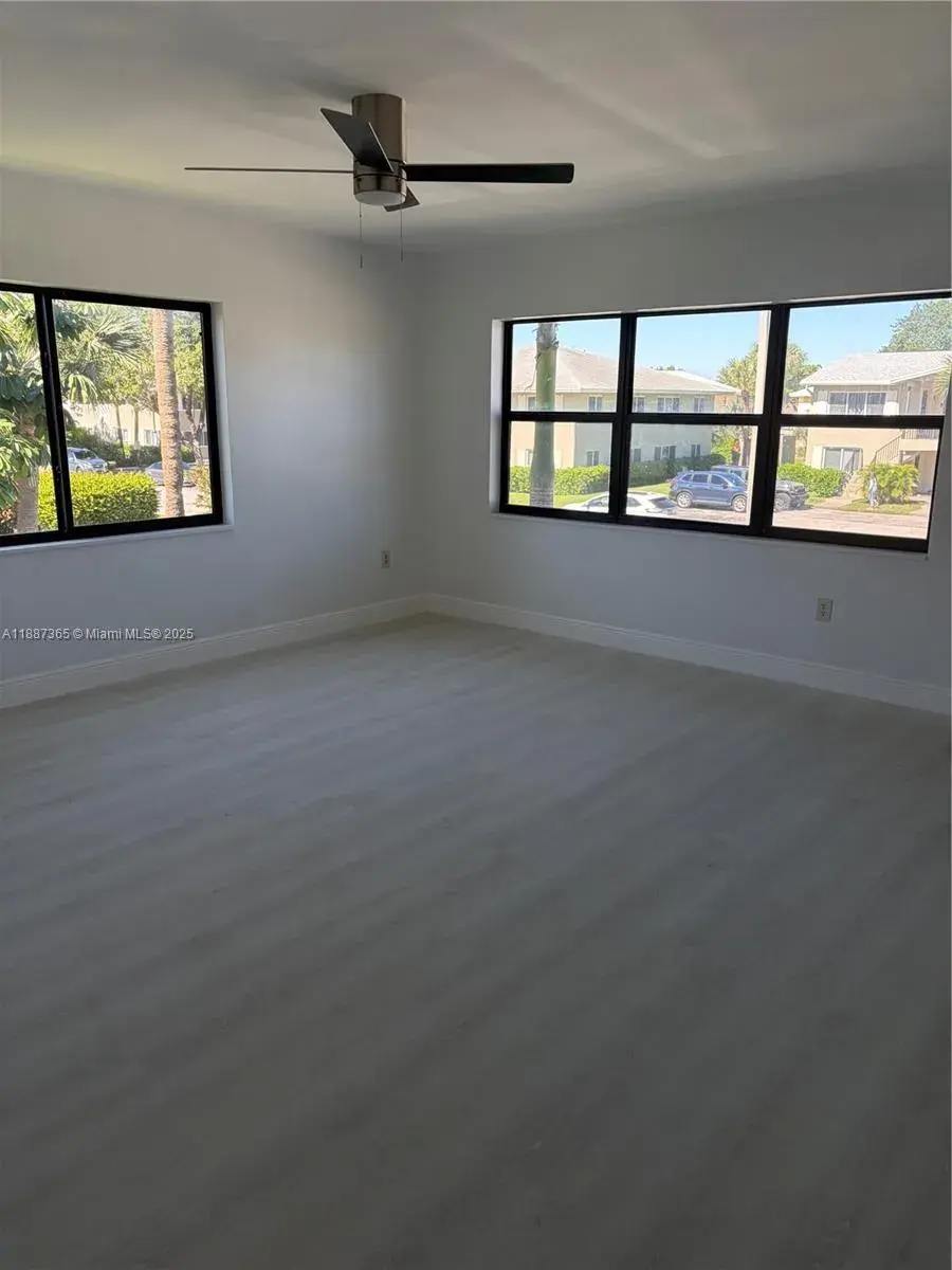 220 SW 7th St # 8, Boca Raton FL 33432