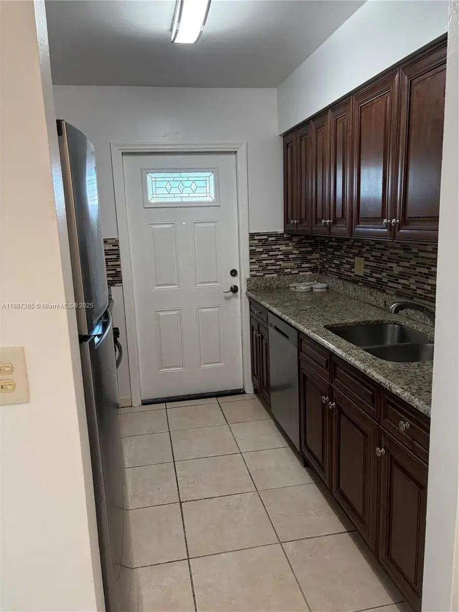 220 SW 7th St # 8, Boca Raton FL 33432