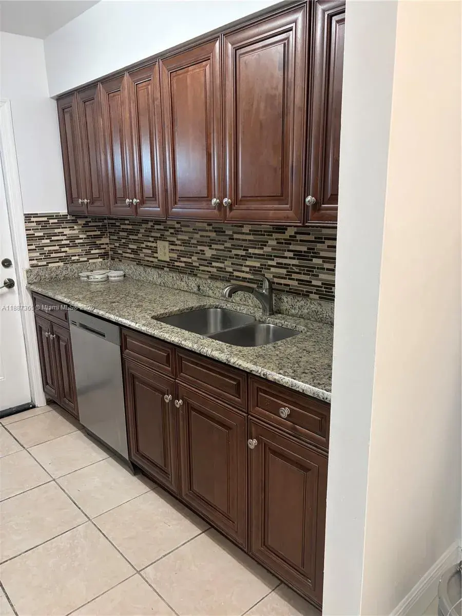 220 SW 7th St # 8, Boca Raton FL 33432