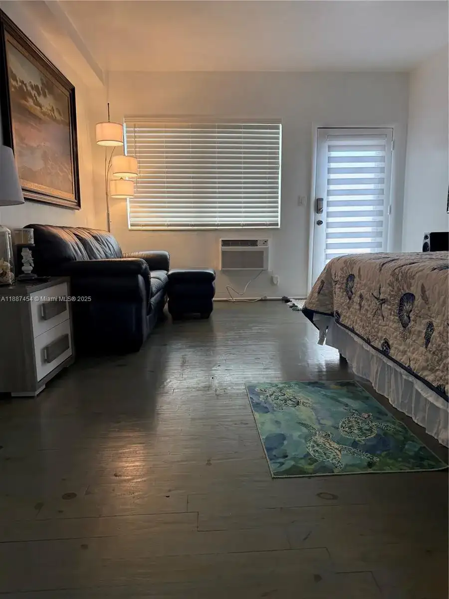 1060 Pennsylvania Ave # 18, Miami Beach FL 33139 photo 3