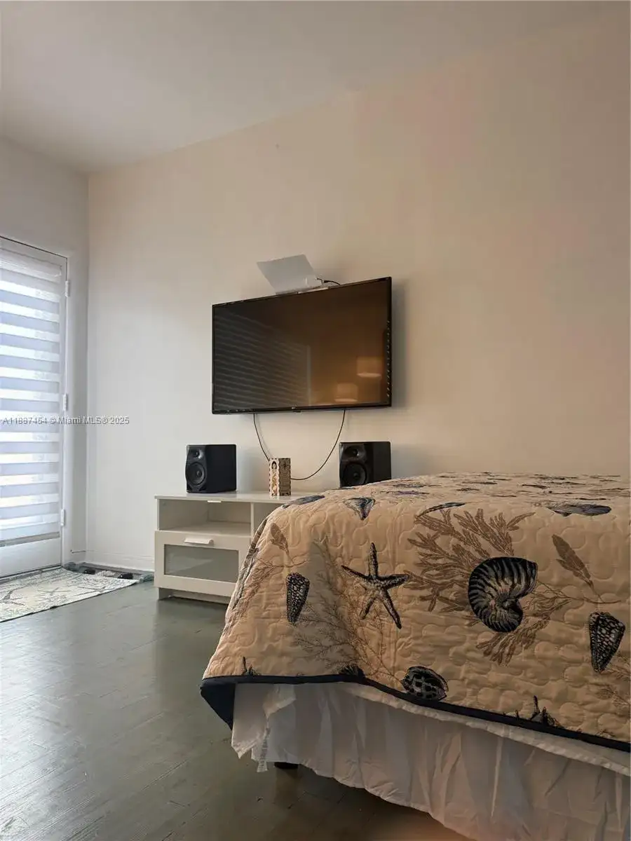 1060 Pennsylvania Ave # 18, Miami Beach FL 33139 photo 4