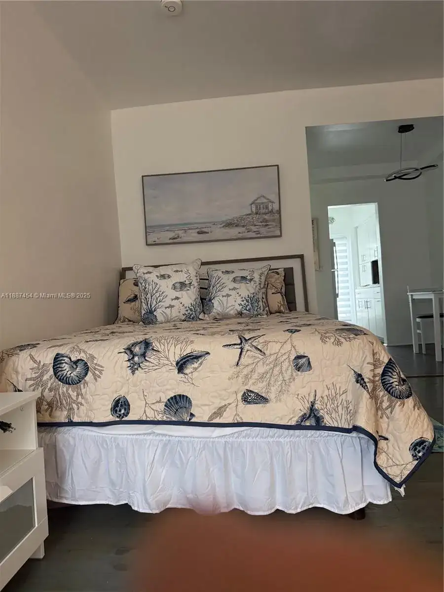 1060 Pennsylvania Ave # 18, Miami Beach FL 33139 photo 5