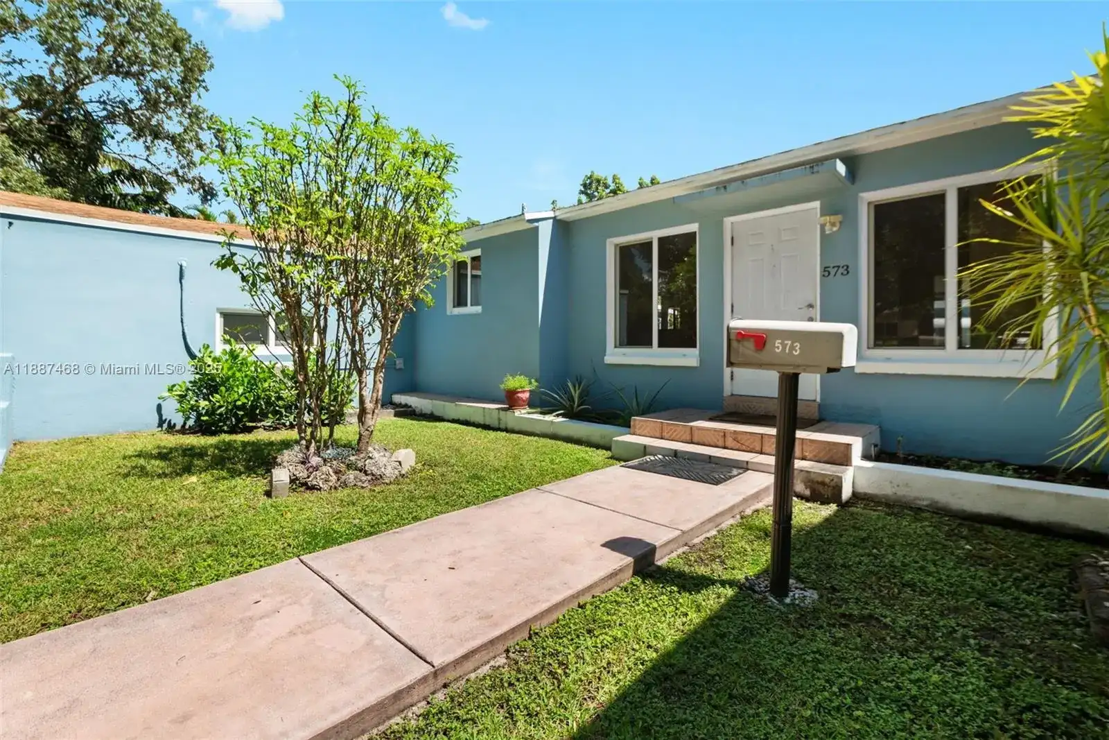 573 Palmetto Dr, Miami Springs FL 33166 photo 2